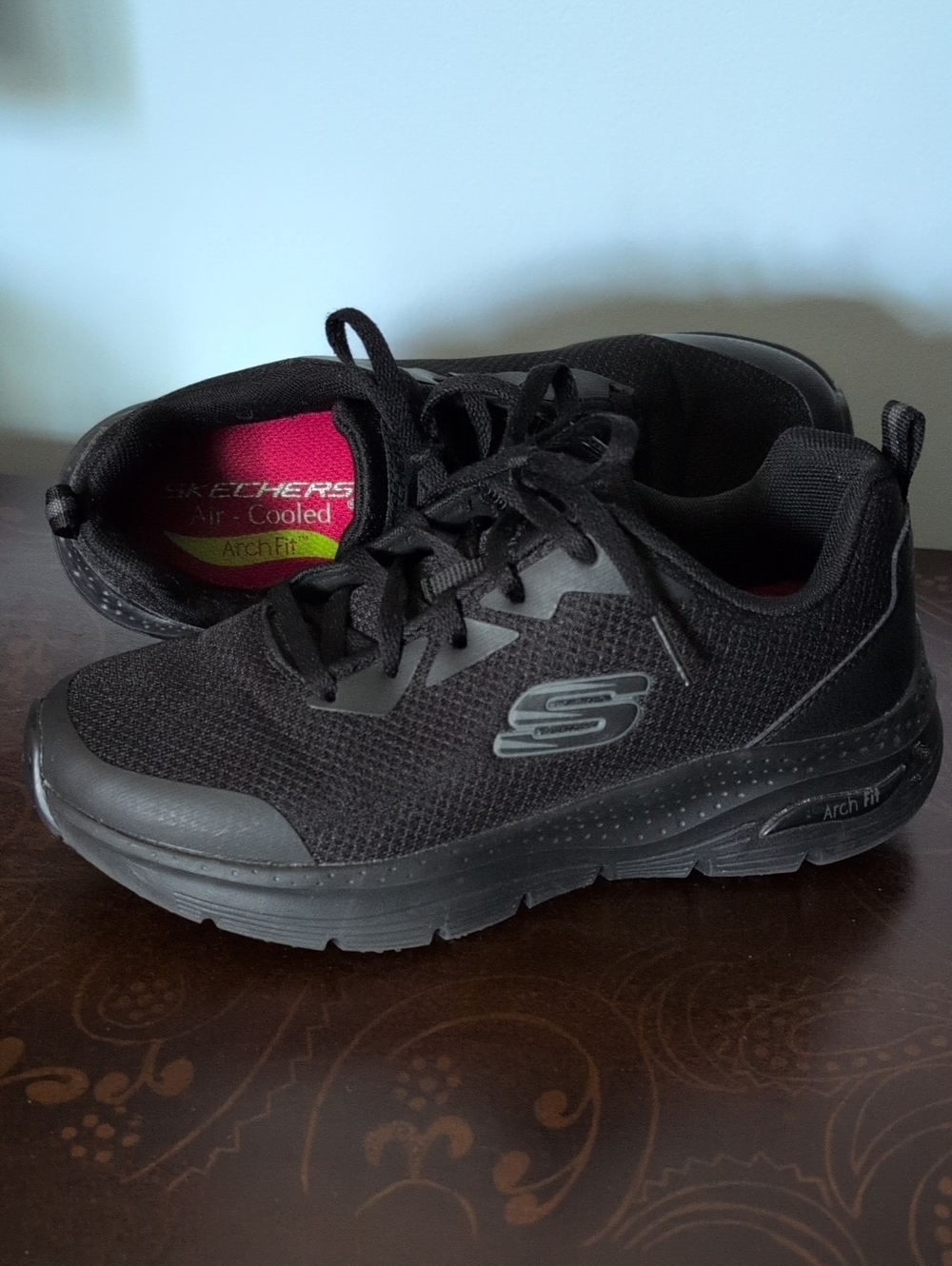 Skechers Black Mesh Arch Fit Lace-Up Air-cooled Arch Fit